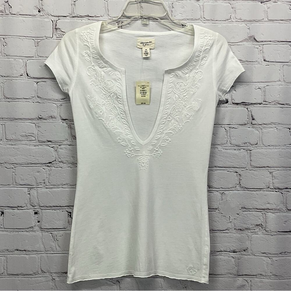 Abercrombie & Fitch Top Women's Size M White Low V-Neck Embroidered Summer Logo